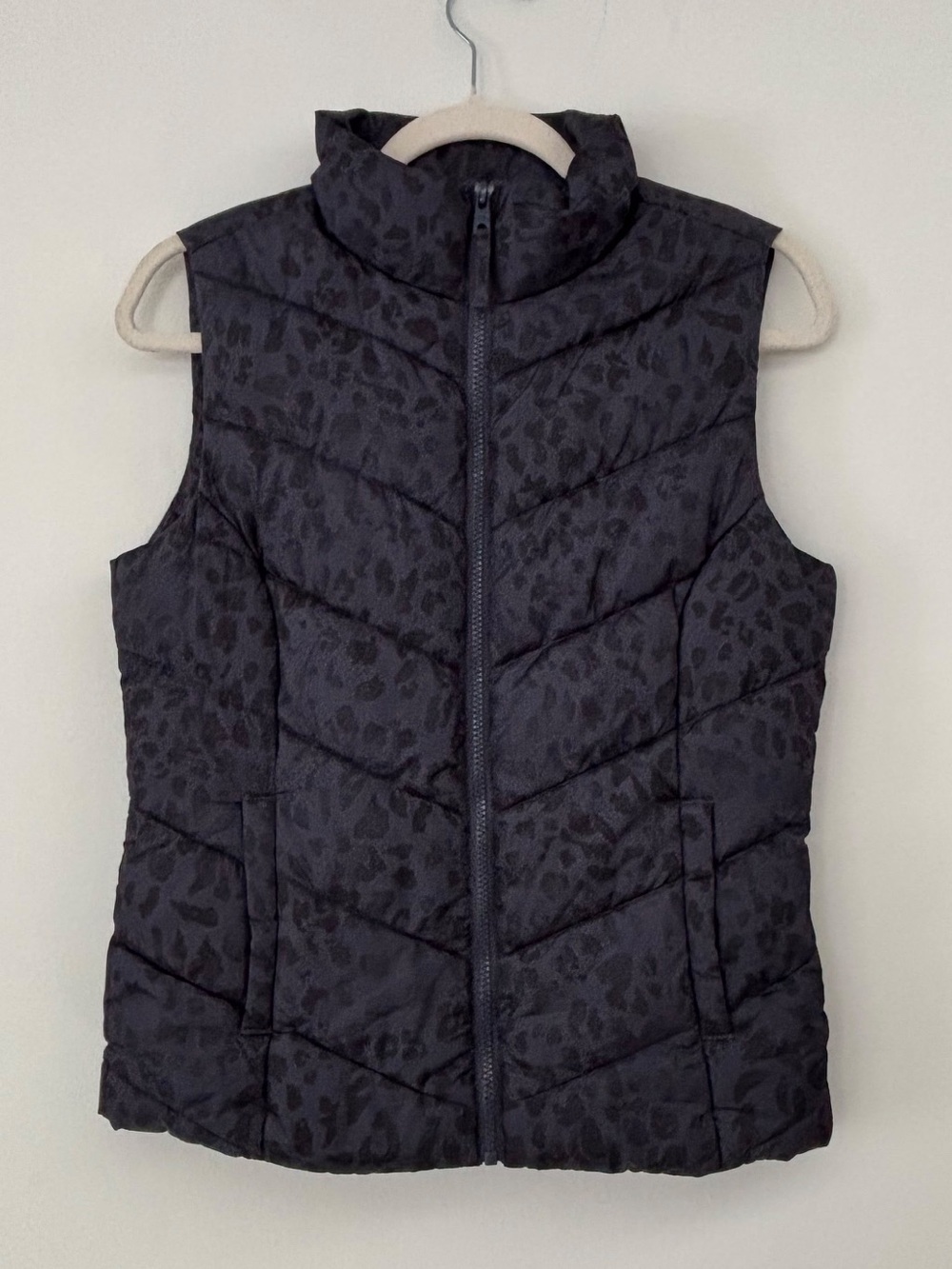 Aeropostale Womens Puffer Vest S Black Leopard Print Chevron Quilted Full Zip